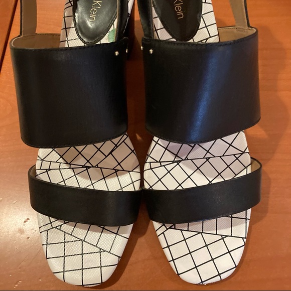 Chunky heel black sandals with patterned insole, metal accent on back heel - Picture 2 of 5